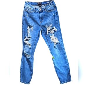 Judy Blue Boyfriend Fit Light Wash Distressed size 1-25